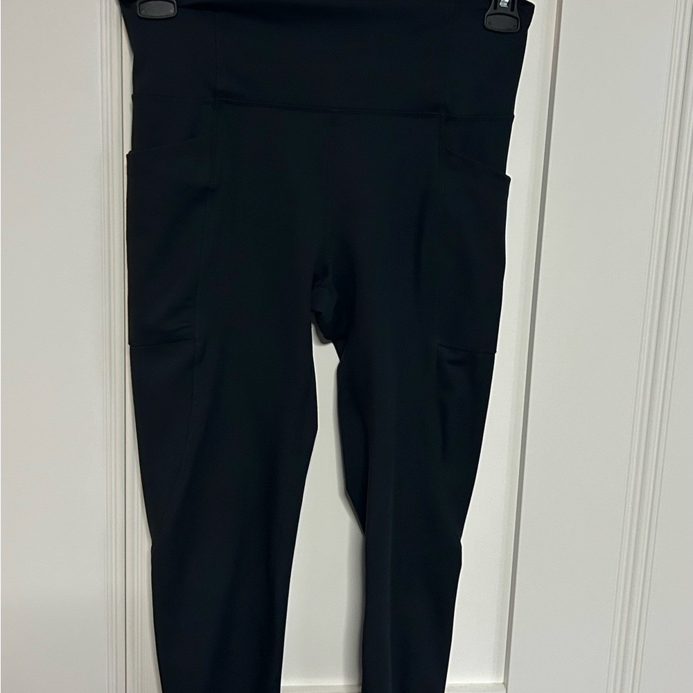 Balance Collection Women's Black High-Waisted  Capri Pants